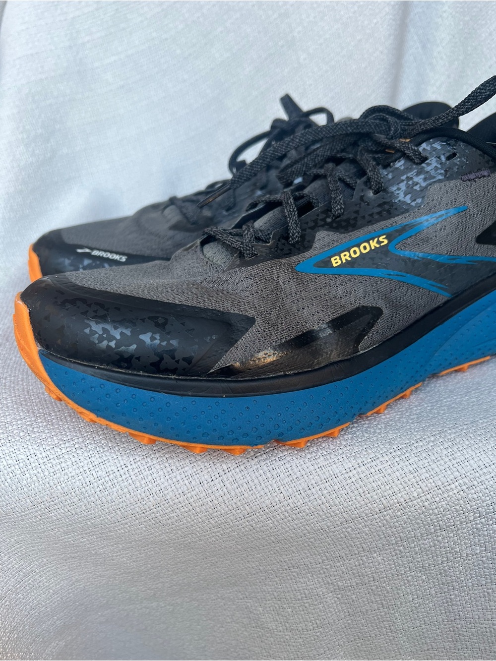 Brooks Men’s Gray and Blue Trail Running Shoe with Orange Outsole - Picture 7 of 16